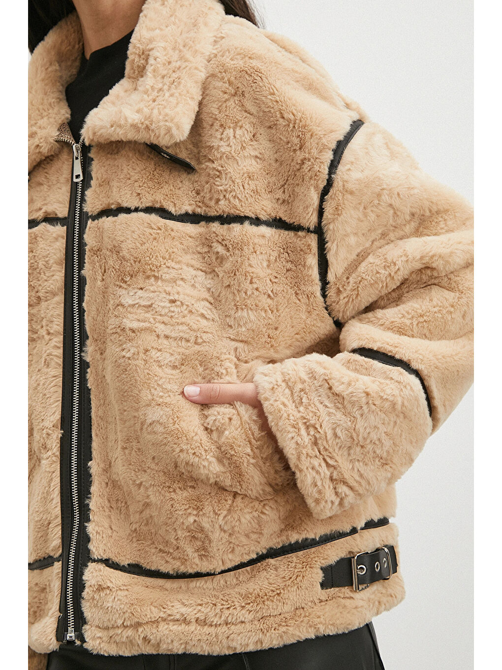 Ters Detay Pelüş Lamine Mont Bej-4