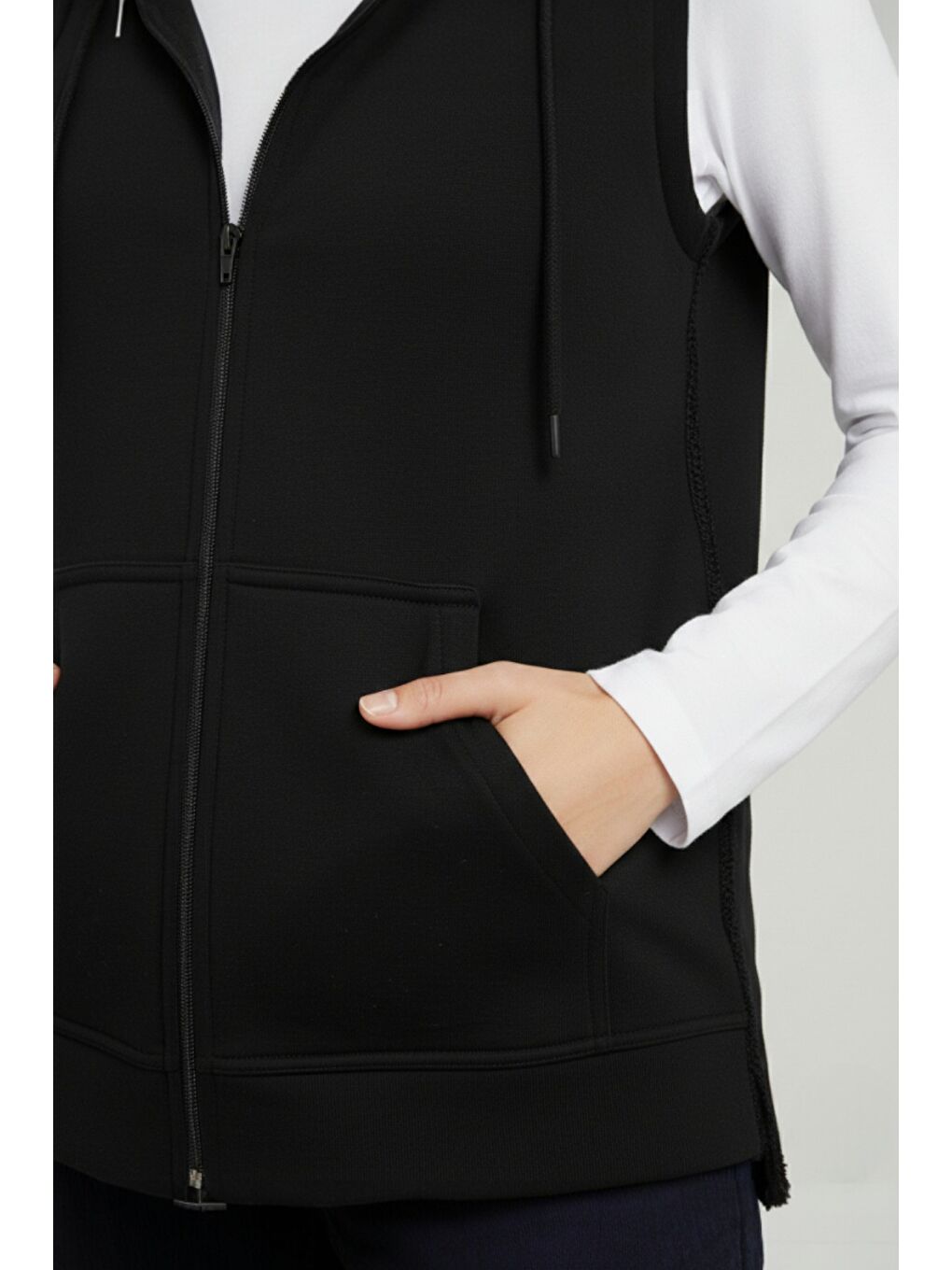 Siyah Kadın Sıfır Kol Kapüşonlu Hırka ve Uzun Kollu Tişört Takımı-3