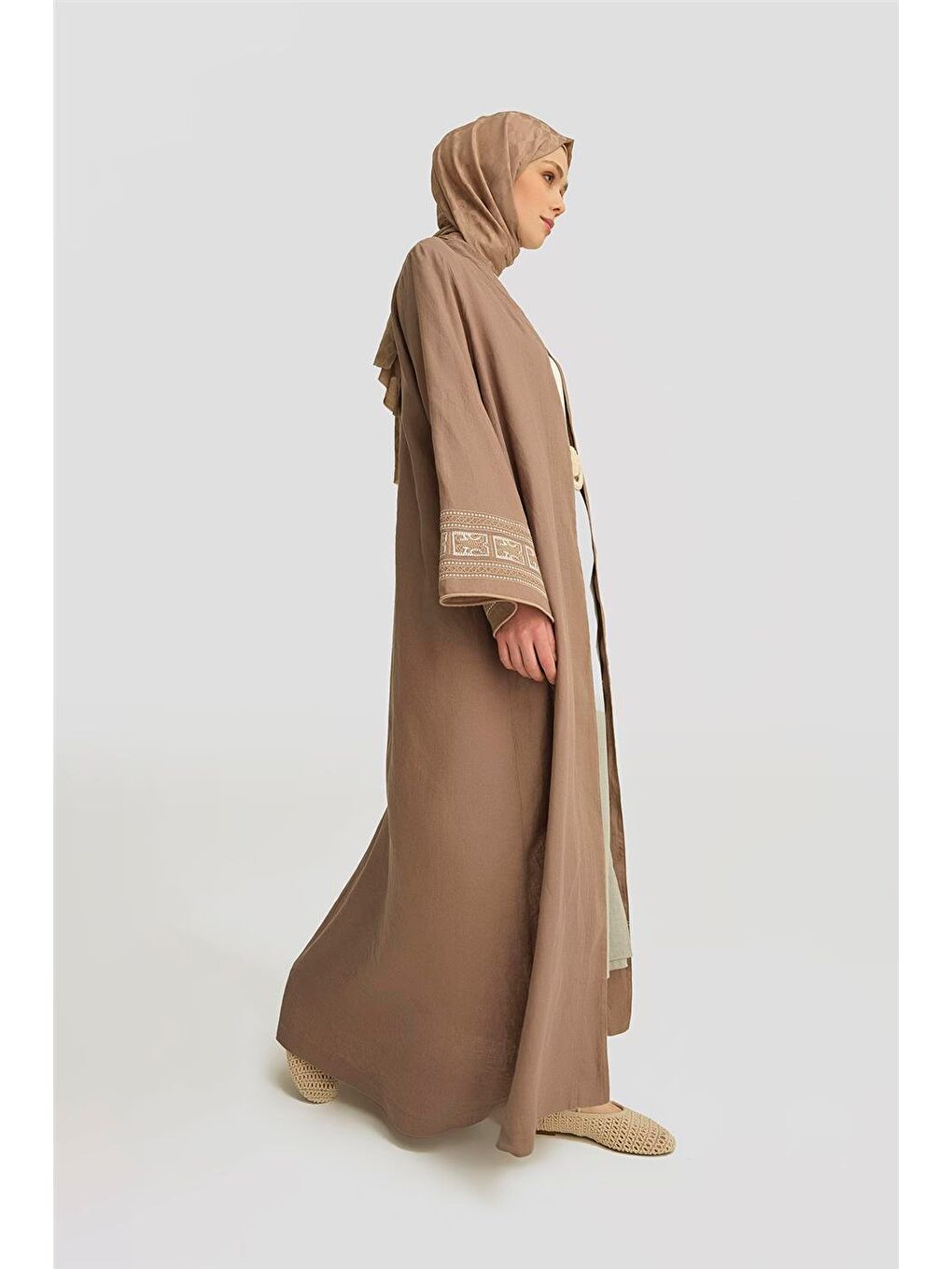 ARMİNE Bej Nakış Detaylı Abaya 25Yd4239 Vizon