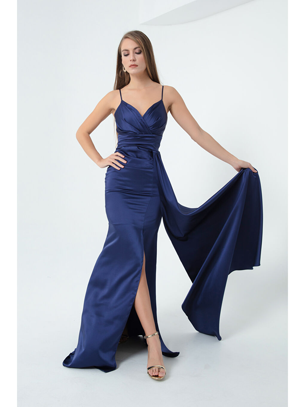 Kadın Lacivert Askılı Uzun Saten Abiye Elbise & Mezuniyet Elbisesi-2
