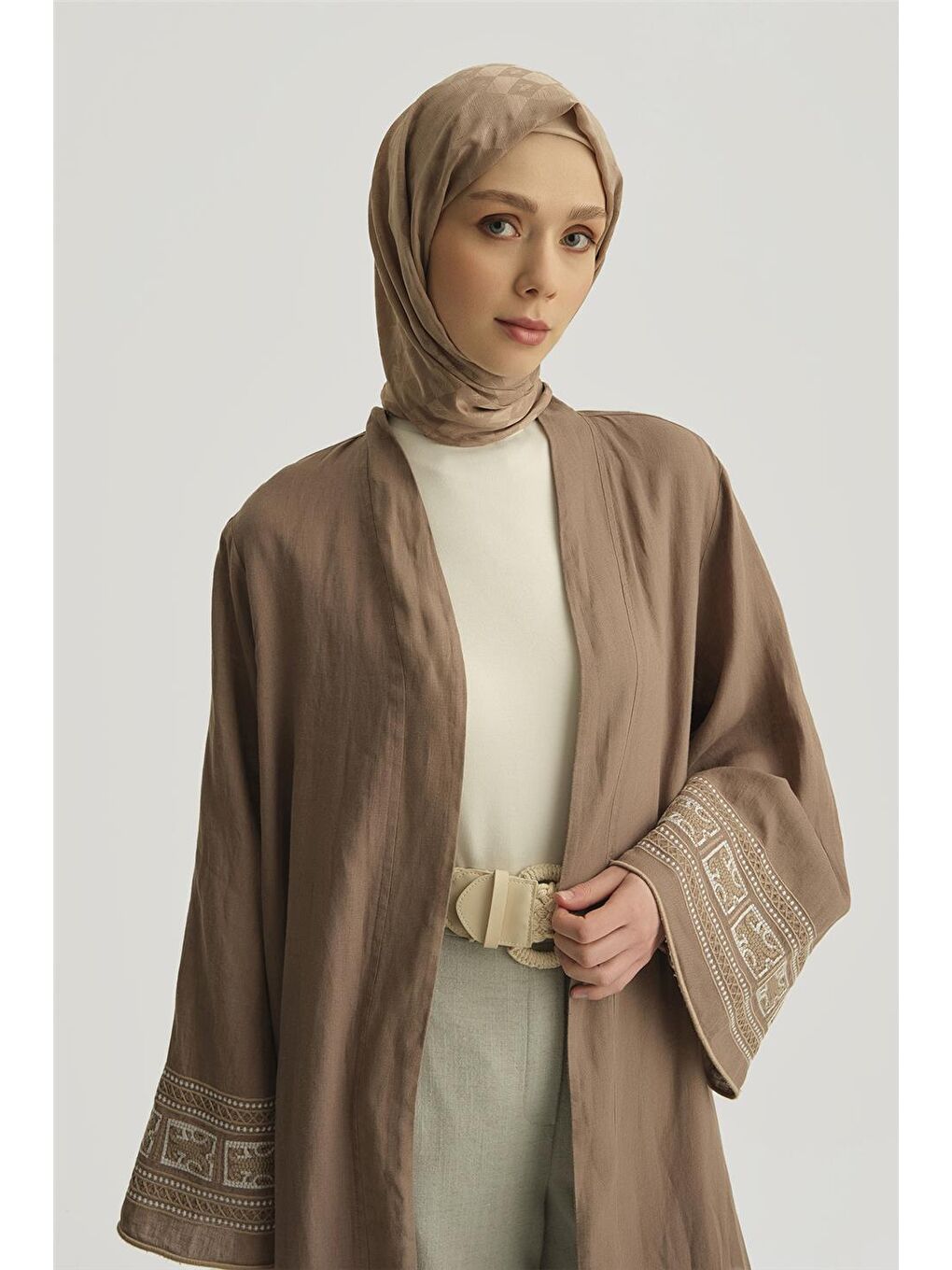 ARMİNE Bej Nakış Detaylı Abaya 25Yd4239 Vizon - 2