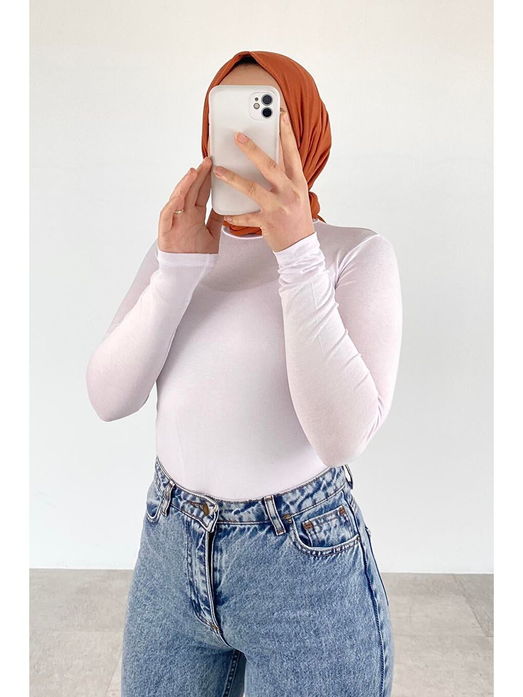 Yarım Balıkçı Yaka Düz Renk Body Beyaz-1