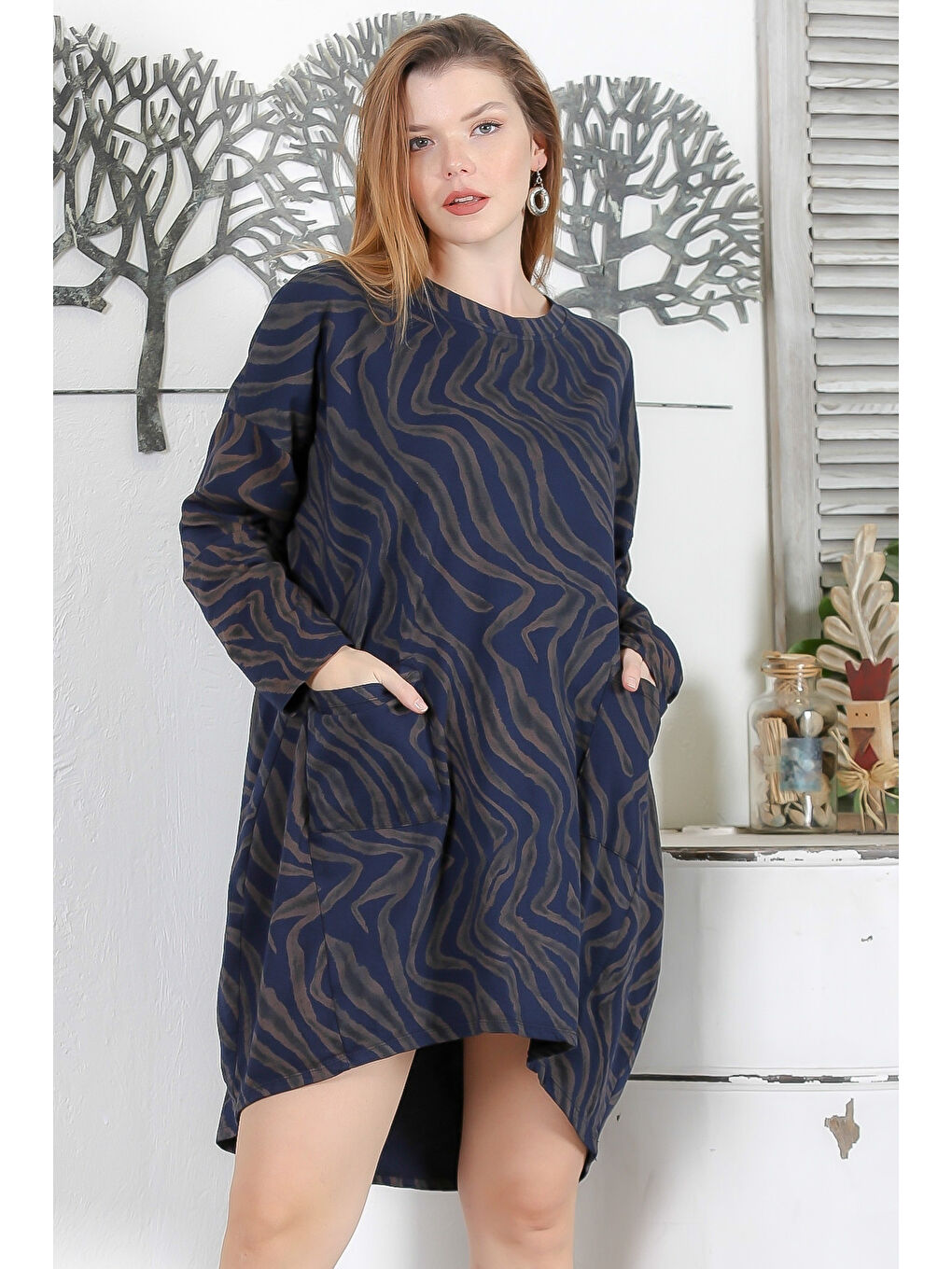 İtalyan Lacivert Yuvarlak Yaka Uzun Kol Cepli Allover Baskılı 2 İplik Şardonsuz Casual Örme Elbise-2