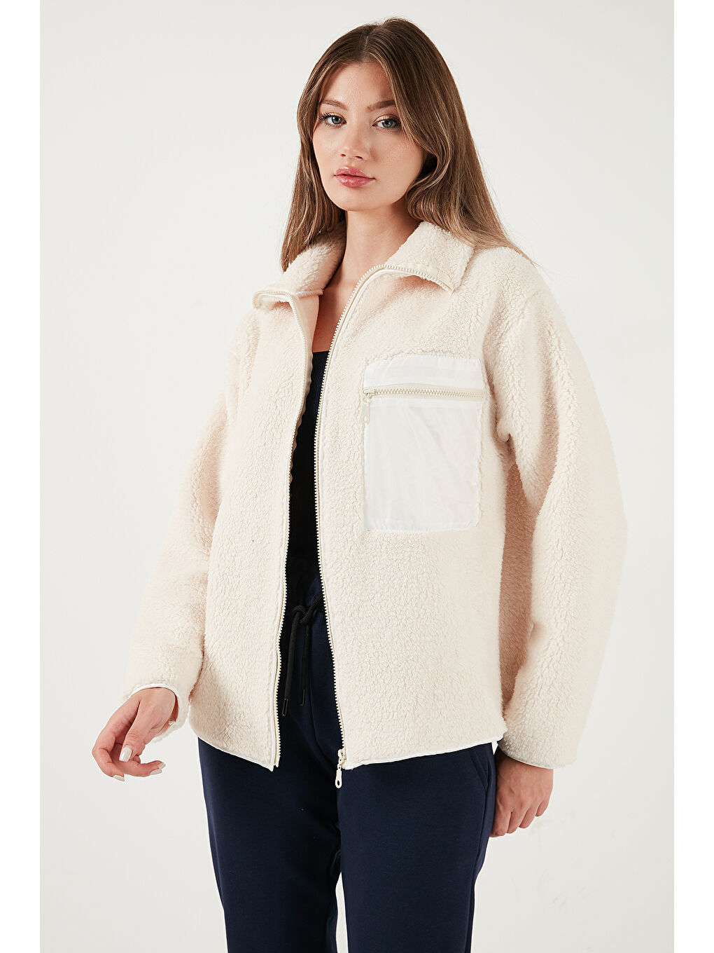 Ekru Regular Fit Klasik Yaka Göğüs Cep Detaylı Pelüş Kadın Hırka Polar 5866437-3