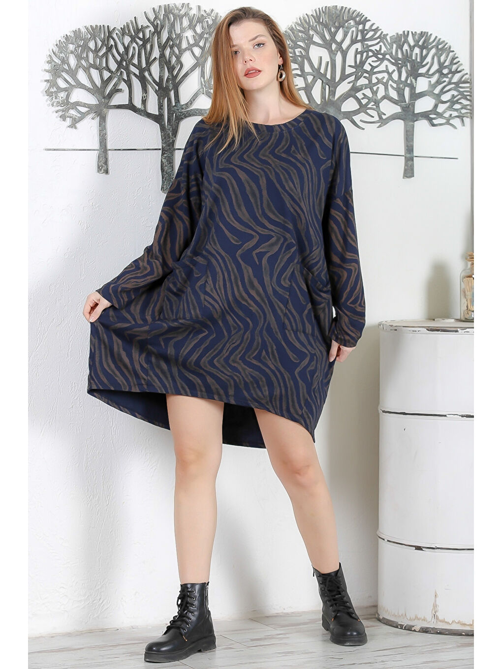 İtalyan Lacivert Yuvarlak Yaka Uzun Kol Cepli Allover Baskılı 2 İplik Şardonsuz Casual Örme Elbise-4