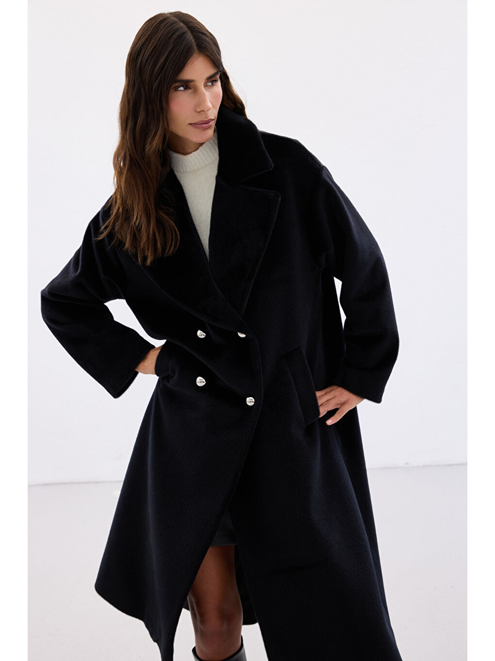 Düğme Detaylı Uzun Kaban - Siyah-6