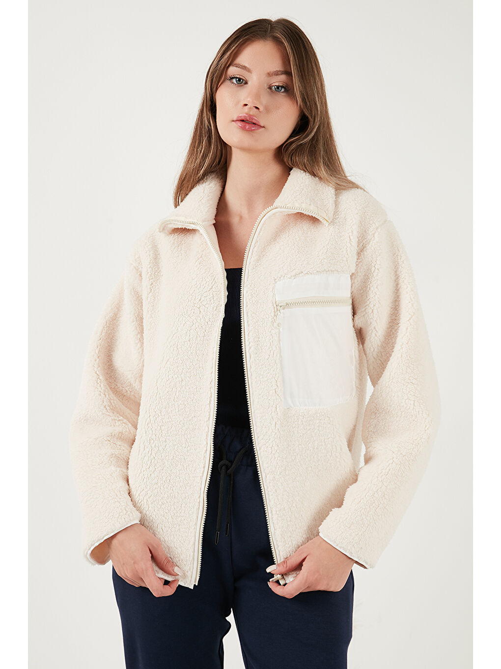 Ekru Regular Fit Klasik Yaka Göğüs Cep Detaylı Pelüş Kadın Hırka Polar 5866437-4