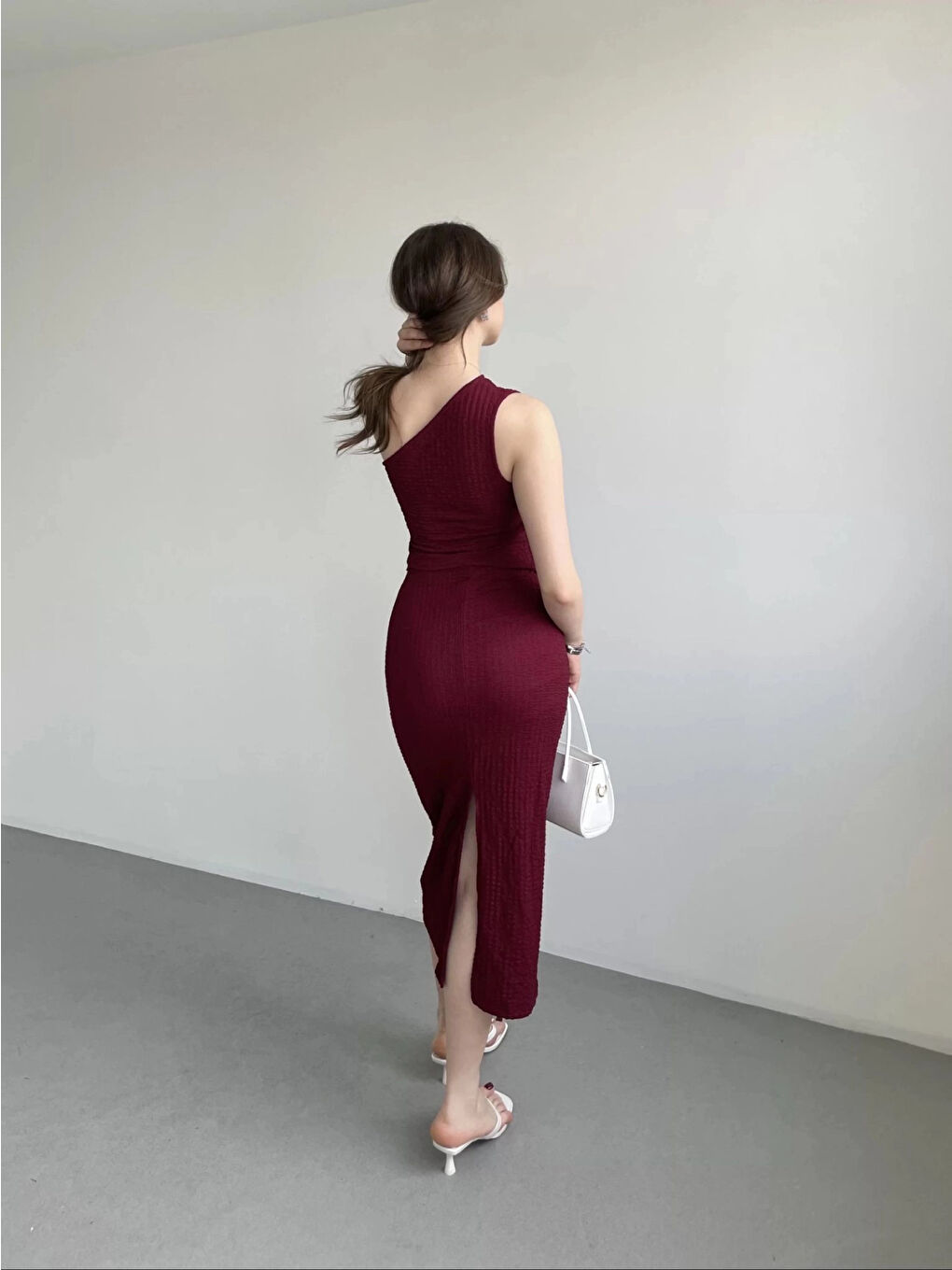 Kadın Bordo Gofre Kumaş Tek Omuz Bluz HZL25S-ZK13271-4