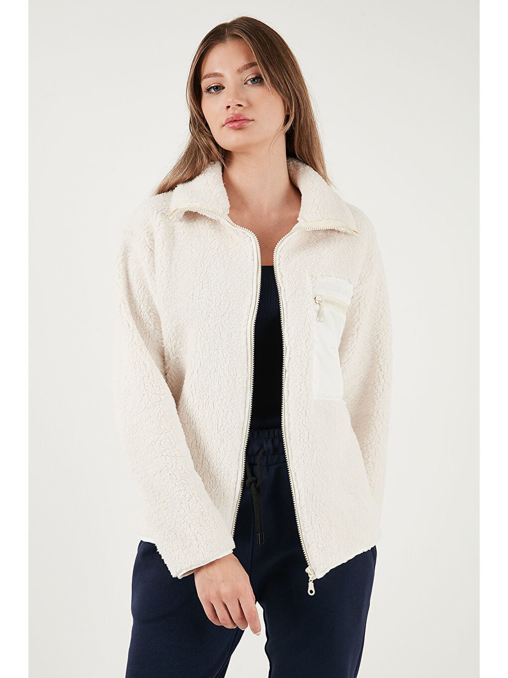 Ekru Regular Fit Klasik Yaka Göğüs Cep Detaylı Pelüş Kadın Hırka Polar 5866437-3