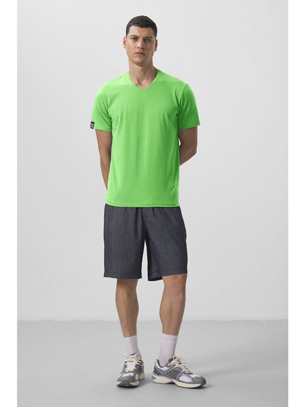 Neon Yeşil Basic Kısa Kol Standart Kalıp V Yaka Erkek T-Shirt - 87912-1