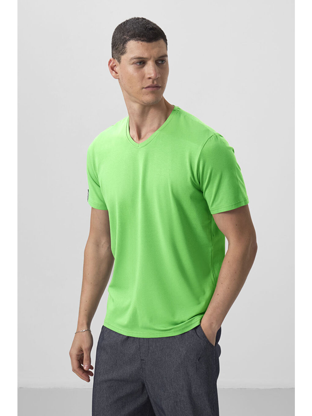 Neon Yeşil Basic Kısa Kol Standart Kalıp V Yaka Erkek T-Shirt - 87912-2
