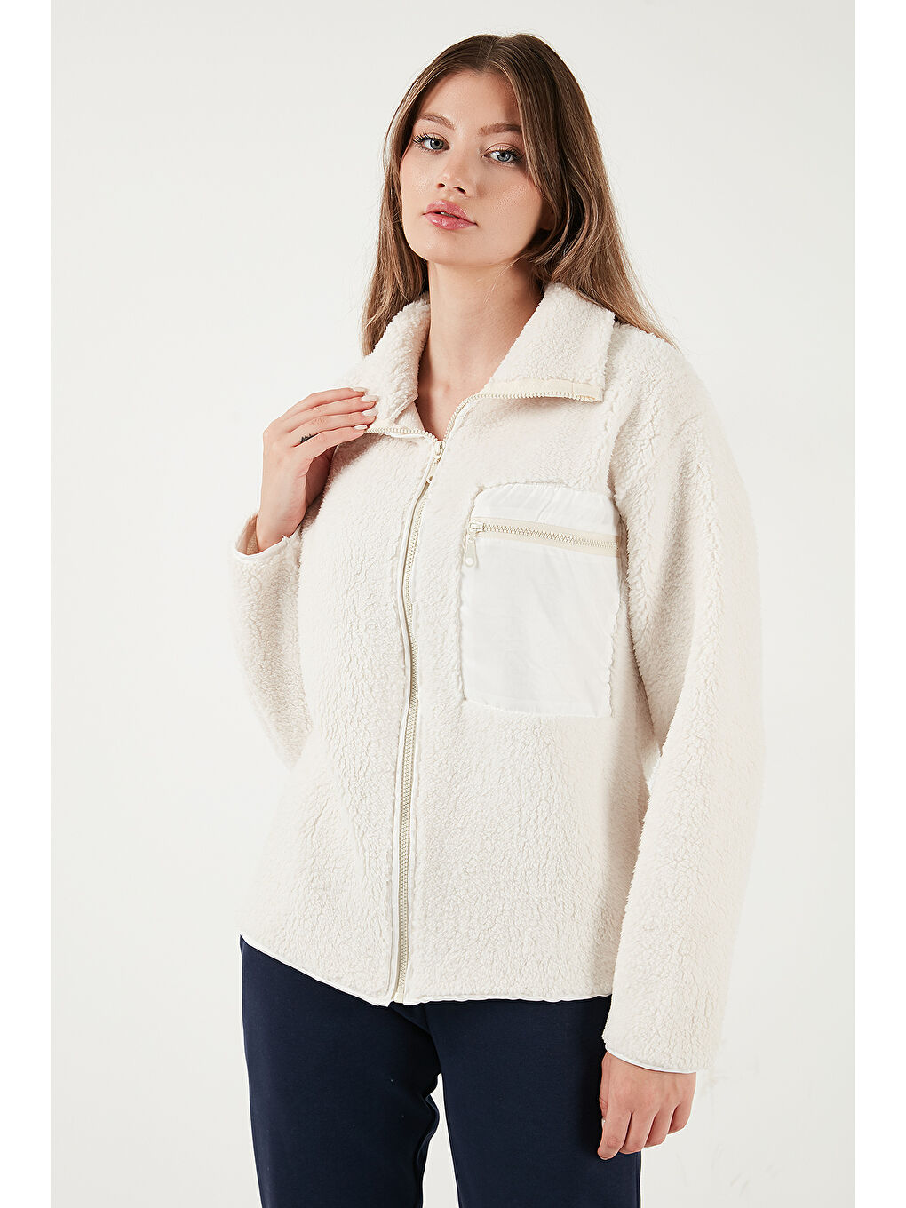 Ekru Regular Fit Klasik Yaka Göğüs Cep Detaylı Pelüş Kadın Hırka Polar 5866437-4