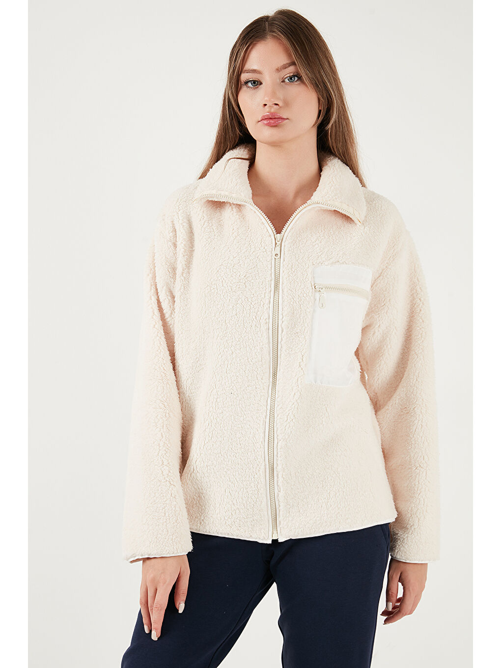 Ekru Regular Fit Klasik Yaka Göğüs Cep Detaylı Pelüş Kadın Hırka Polar 5866437-5