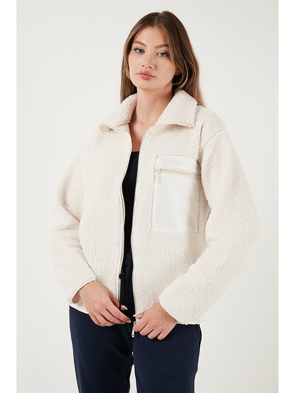 Ekru Regular Fit Klasik Yaka Göğüs Cep Detaylı Pelüş Kadın Hırka Polar 5866437-5