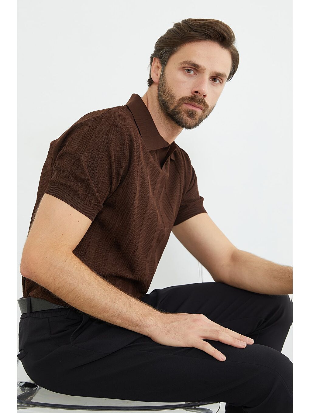 Kahverengi Desenli Apaş Yaka Triko Tişört-2