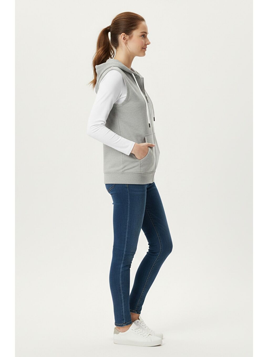 Gri Kadın Sıfır Kol Kapüşonlu Hırka ve Uzun Kollu Tişört Takımı-5