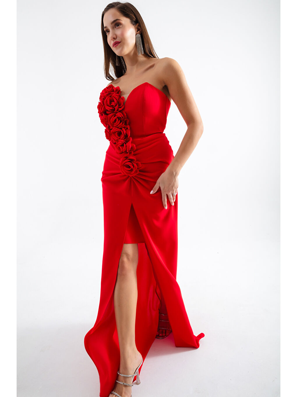 Kadın Kırmızı Straplez Göğüs Tasarım Abiye