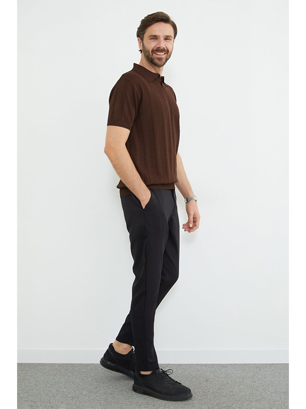 Kahverengi Desenli Apaş Yaka Triko Tişört-4