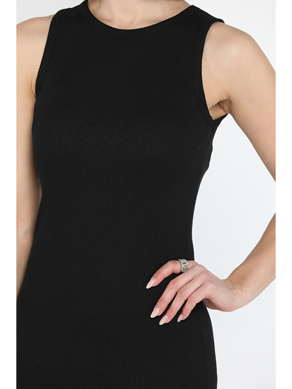 Siyah Kadın Bisiklet Yaka Kolsuz Yırtmaçlı Kaşkorse Elbise-3