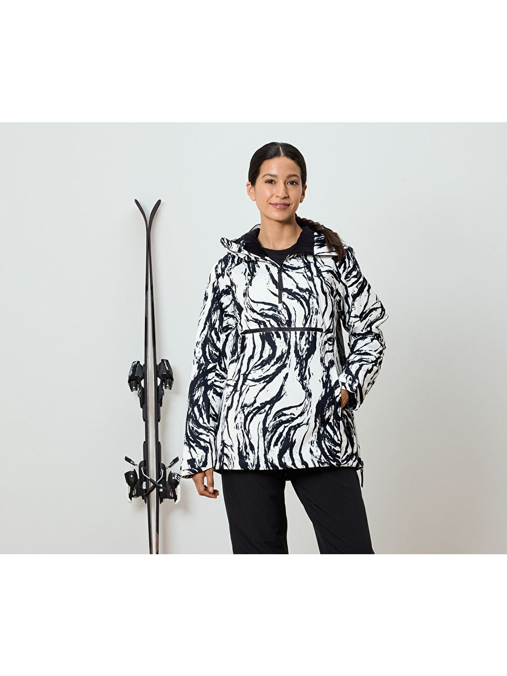 Siyah Kadın Kayak Montu, Yarım Ferm. T. Baskı