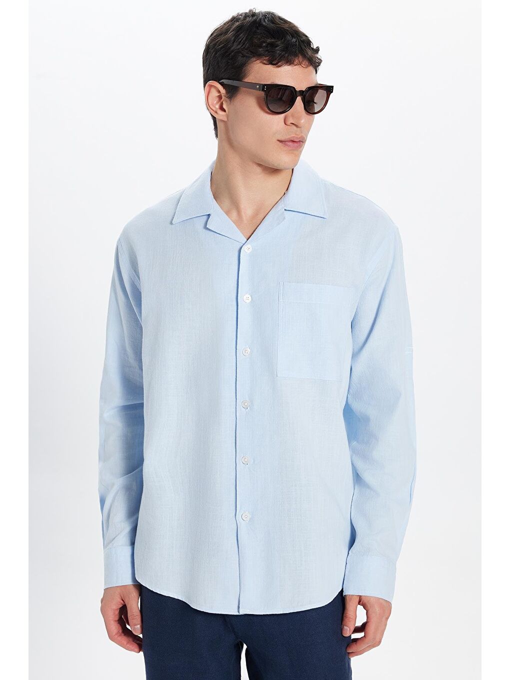 Erkek Relax Fit Rahat Kesim %100 Pamuk Keten Doku Apaş Yaka Mavi Gömlek