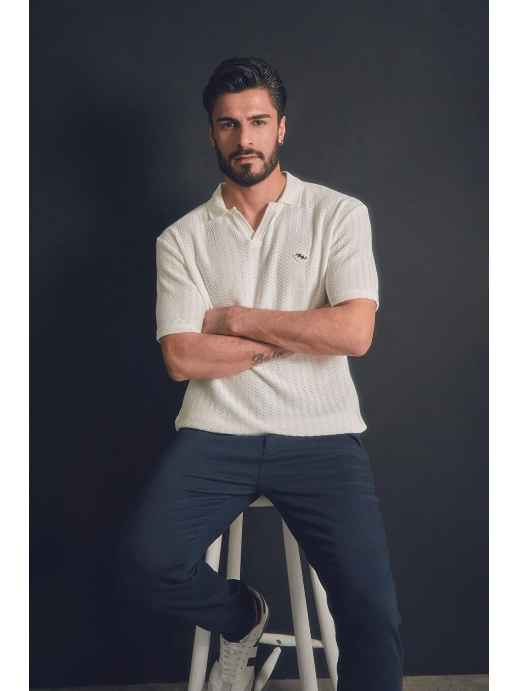 Ekru Nakışlı Polo Yaka Erkek Tişört-1