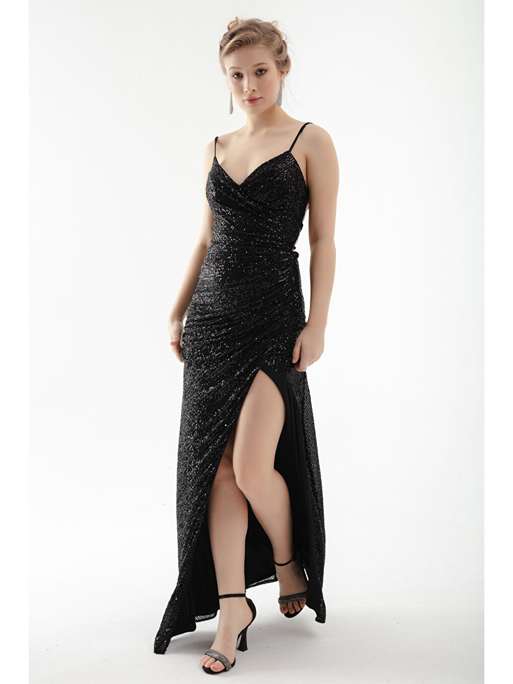 Kadın Siyah Sırt Dekolteli Payetli Uzun Abiye Elbise