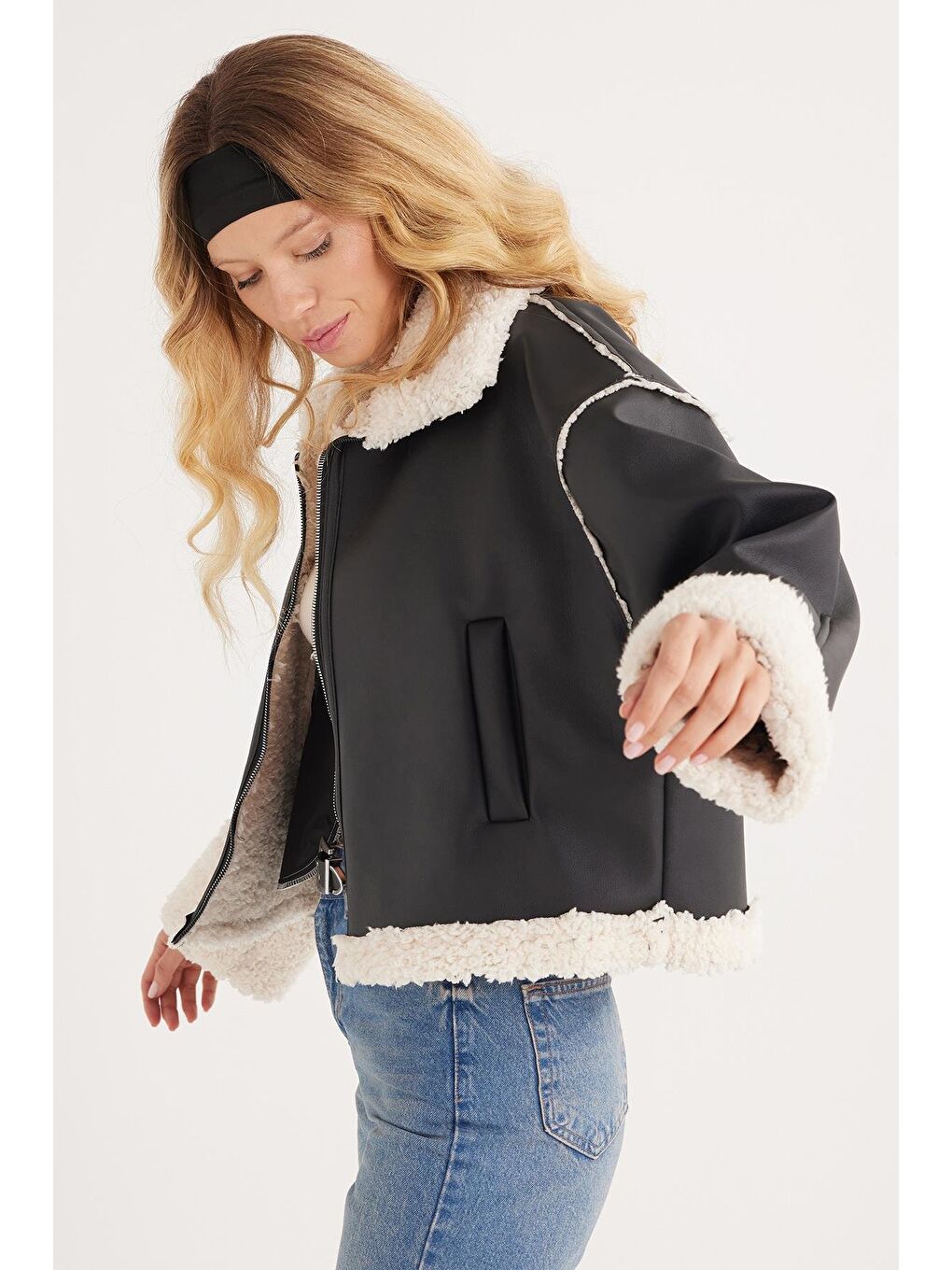 Kadın Regular Fit Klasik Kesim İçi Kürklü Kol Detaylı Siyah Deri Mont-3