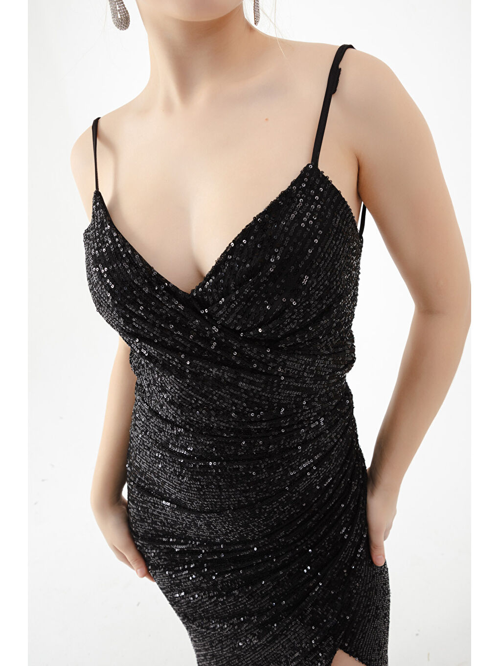 Kadın Siyah Sırt Dekolteli Payetli Uzun Abiye Elbise-3