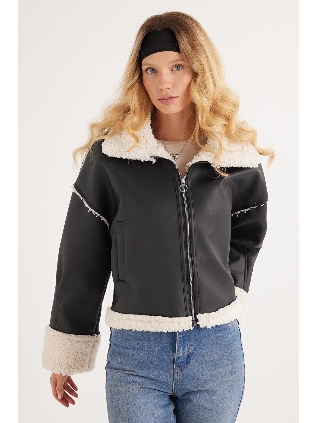 Kadın Regular Fit Klasik Kesim İçi Kürklü Kol Detaylı Siyah Deri Mont-4