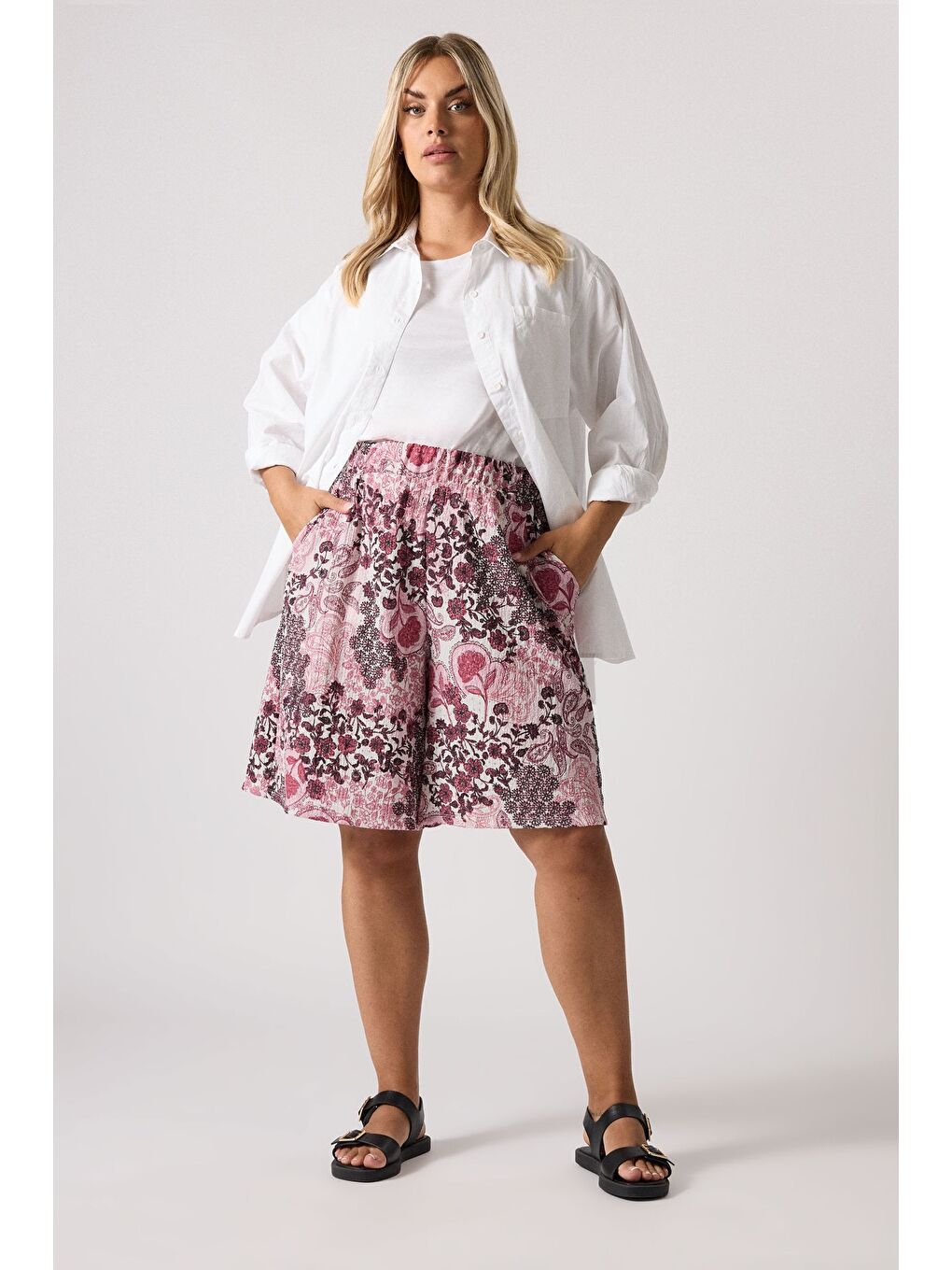 Pembe Büyük Beden Cepli Bürümcük Kumaş Baskılı Şort 145354