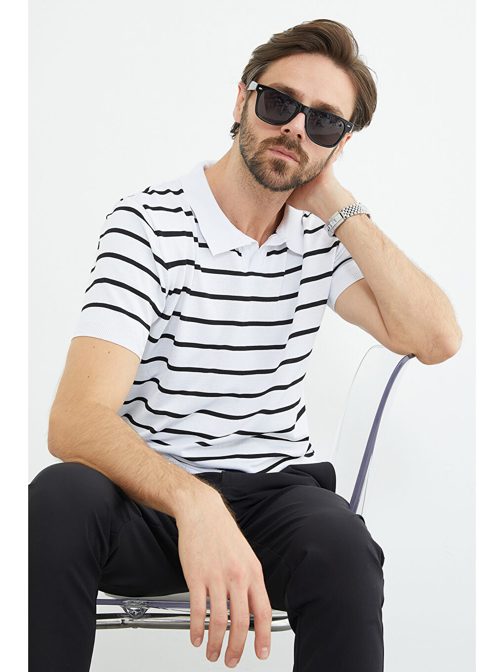 Beyaz Çizgili Apaş Yaka Triko Tişört-2