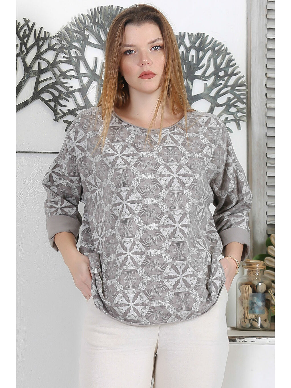 İtalyan Gri Yuvarlak Yaka Uzun Kol Pul Payetli Baskılı 2 İplik Şardonsuz Casual Örme Bluz