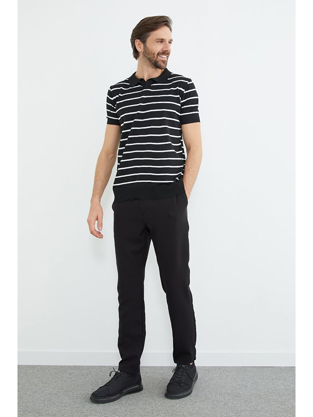 Siyah Çizgili Apaş Yaka Triko Tişört-2