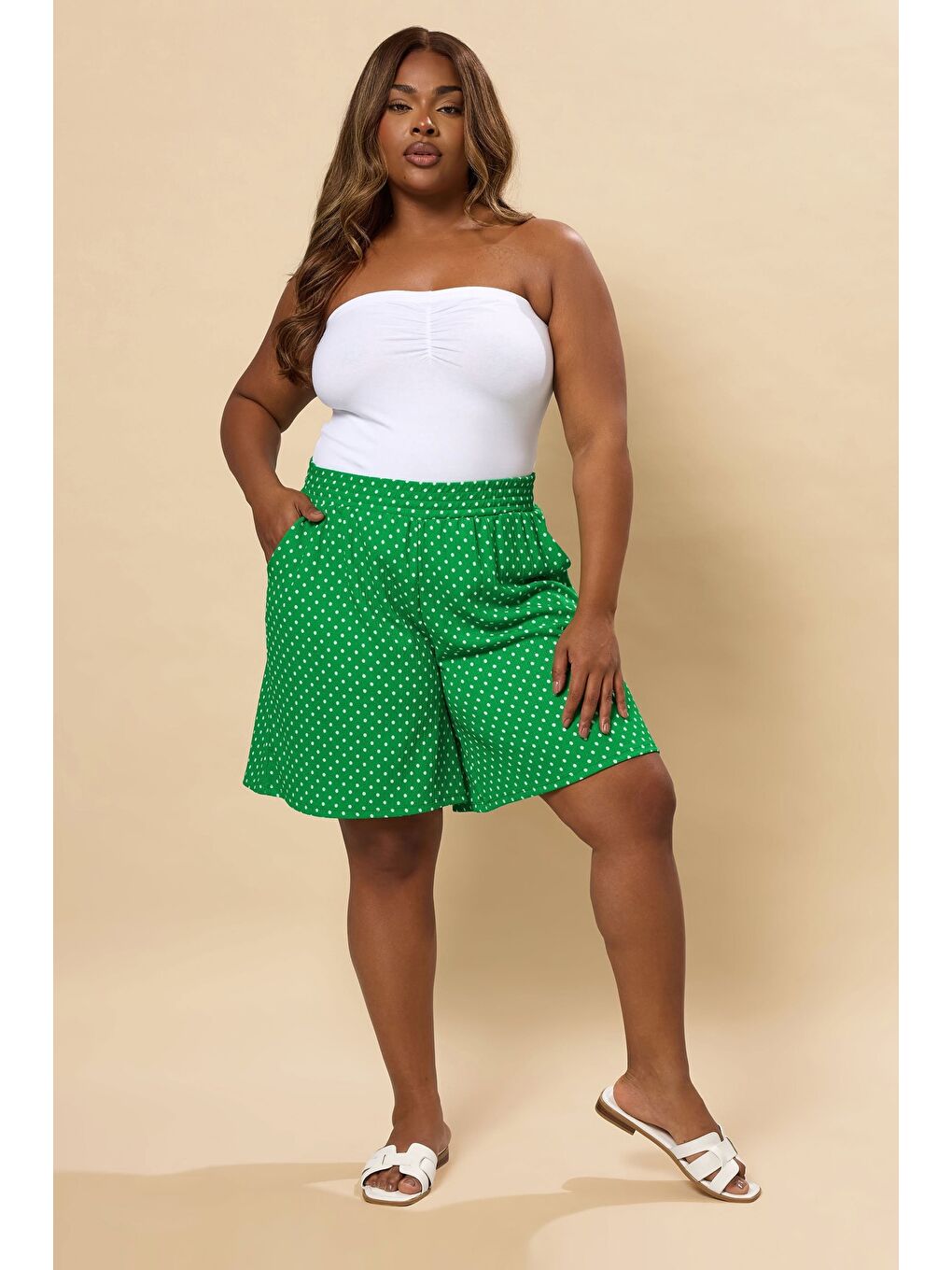 Yeşil Büyük Beden Cepli Bürümcük Kumaş Puantiyeli Şort 304182
