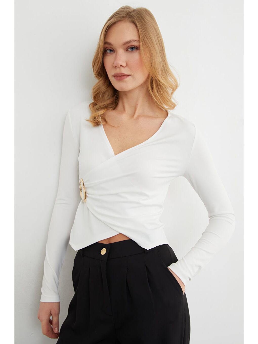 Ekru Toka Detaylı Kruvaze Yaka Bluz