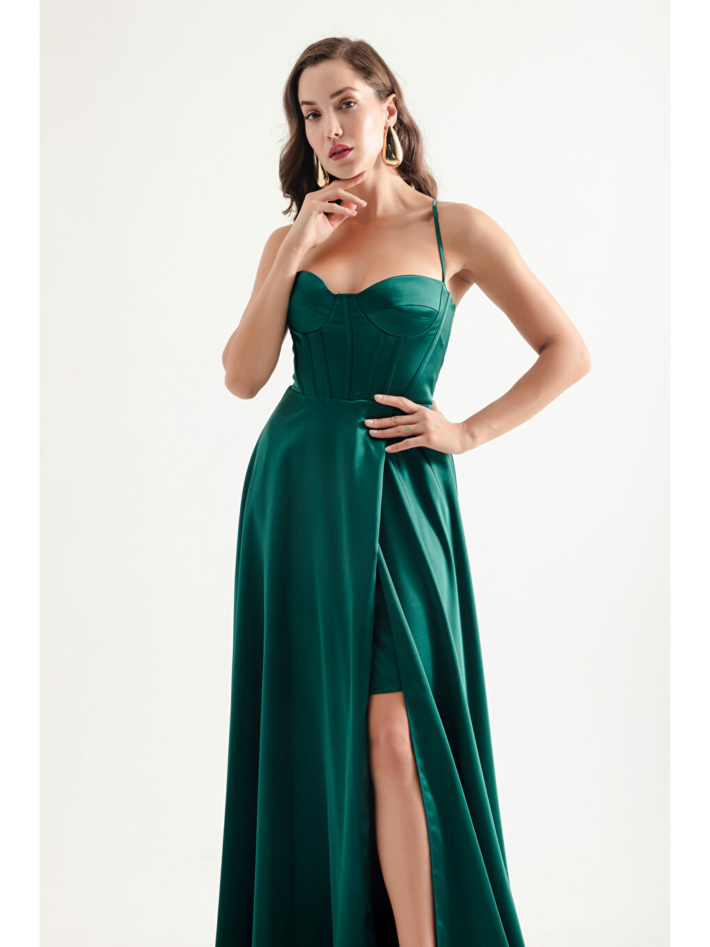 Kadın Zümrüt Yeşili Askılı Uzun Saten Abiye Elbise-2