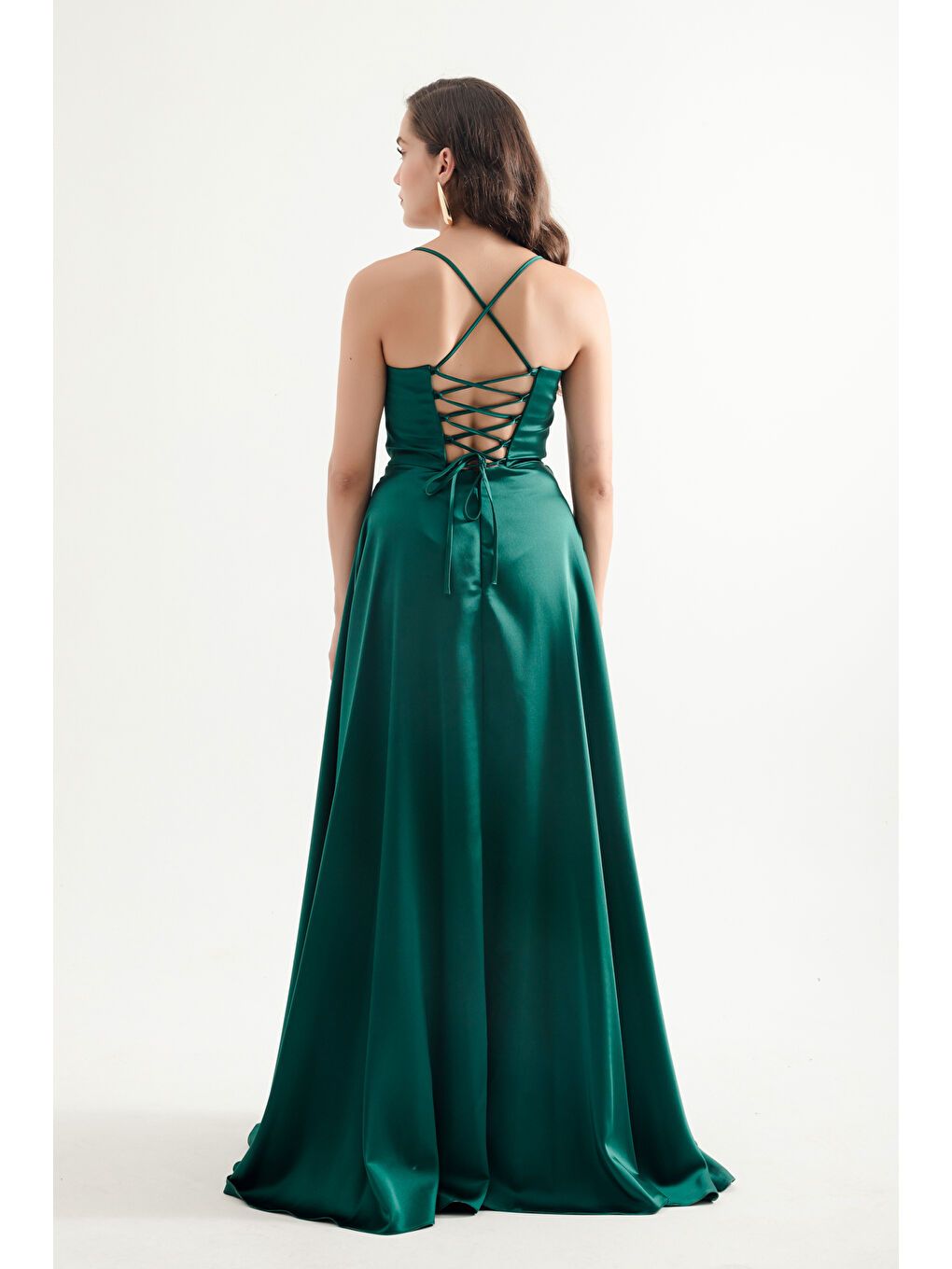 Kadın Zümrüt Yeşili Askılı Uzun Saten Abiye Elbise-4