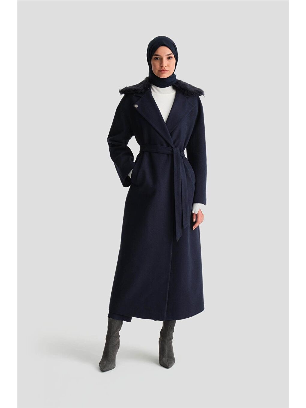 Seyyar Kürklü Bütün Kol Manto 24K8105 Lacivert-1