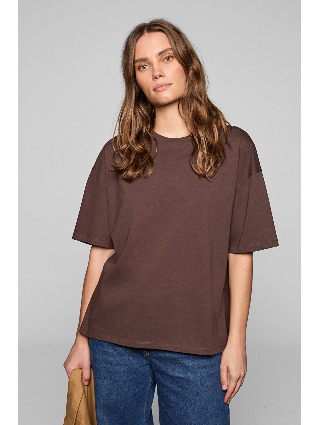 Lagertha Kadın %100 Organik Pamuklu Kalın Dokulu Oversize Fit Yuvarlak Yakalı Koyu Kahverengi T-shir-1