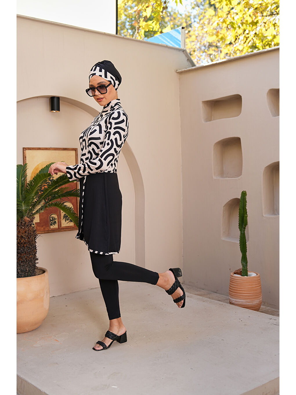 Siyah Desenli Fermuarlı Pareo Model Taytlı Kapalı Tesettür Mayo 3742-2