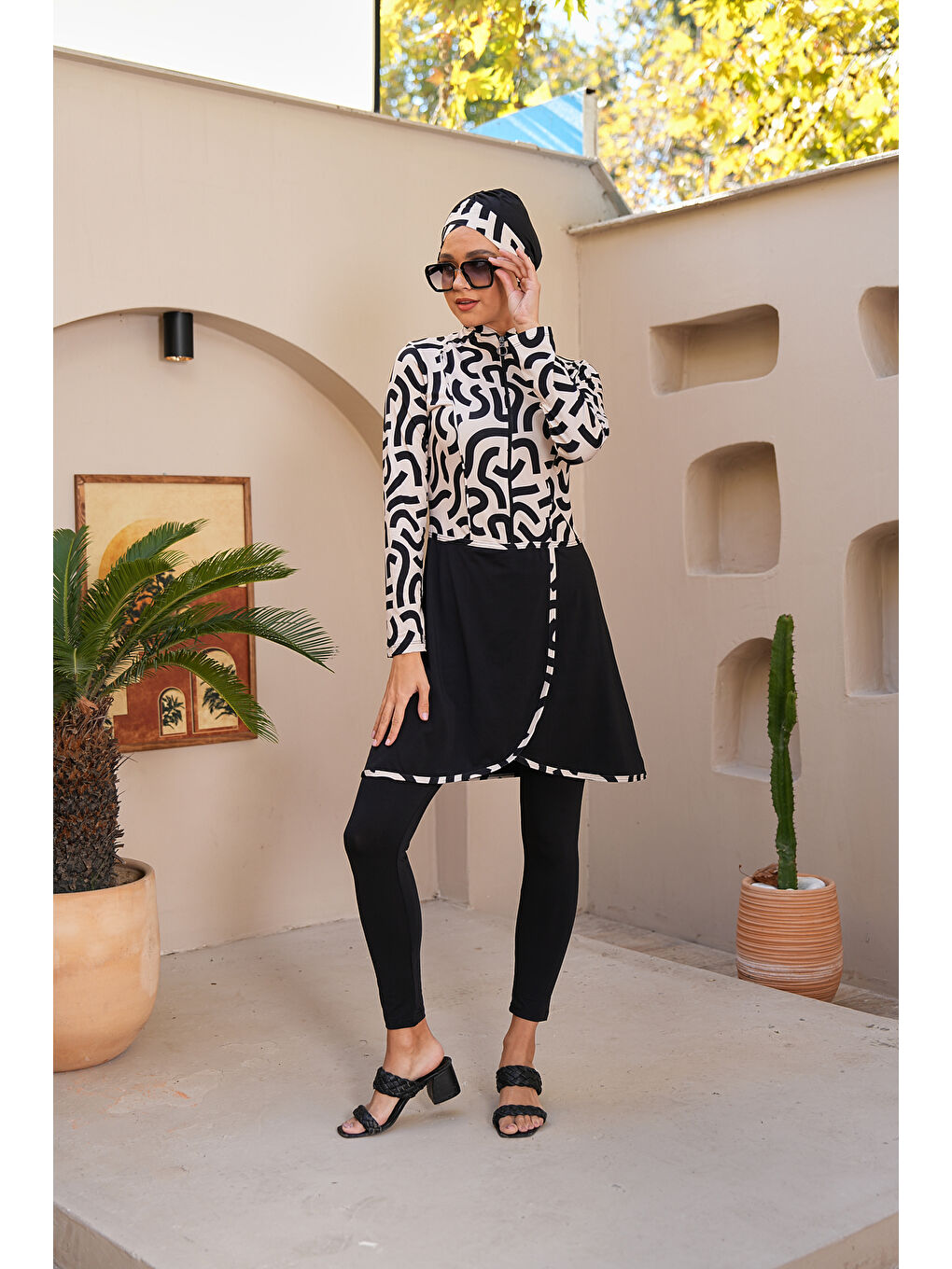 Siyah Desenli Fermuarlı Pareo Model Taytlı Kapalı Tesettür Mayo 3742-3