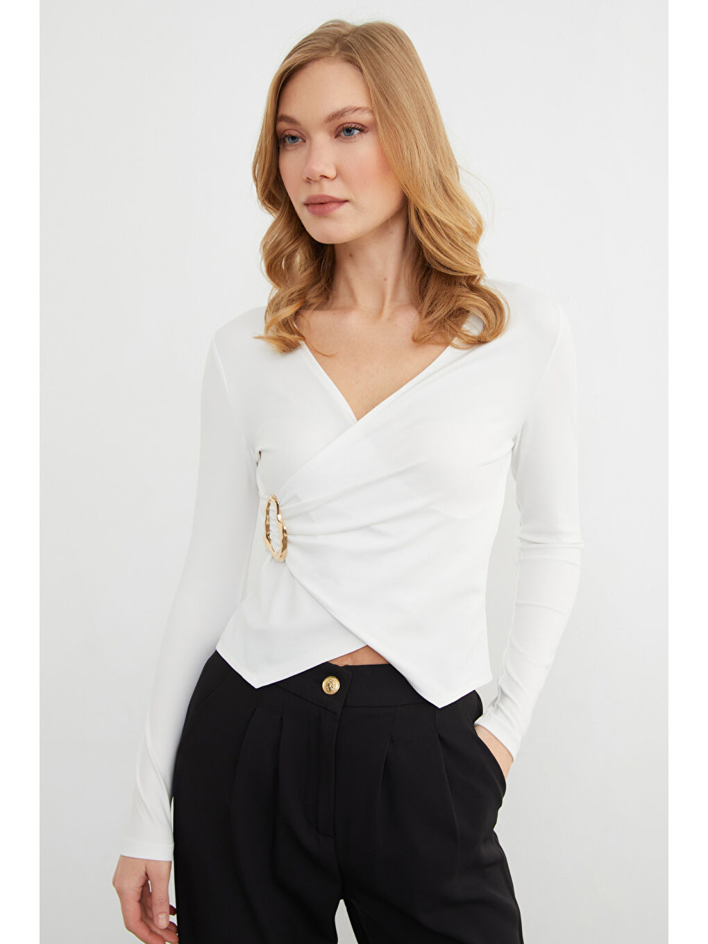 Ekru Toka Detaylı Kruvaze Yaka Bluz-2