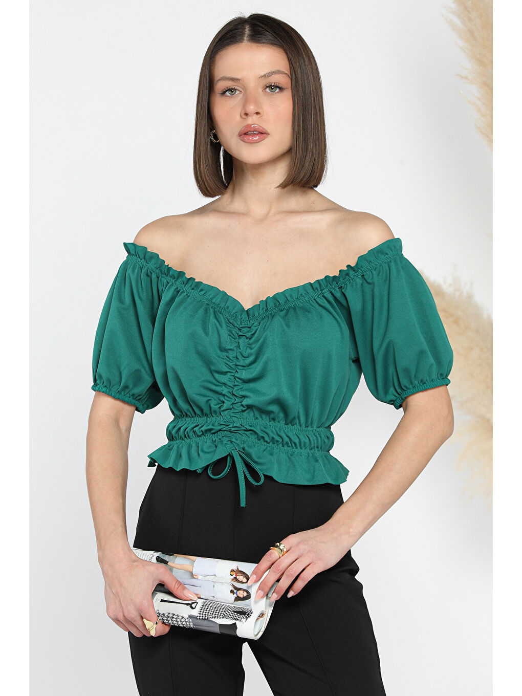 Yeşil Karpuz Kol Bel Lastikli Fırfır Detaylı Kadın Crop Bluz