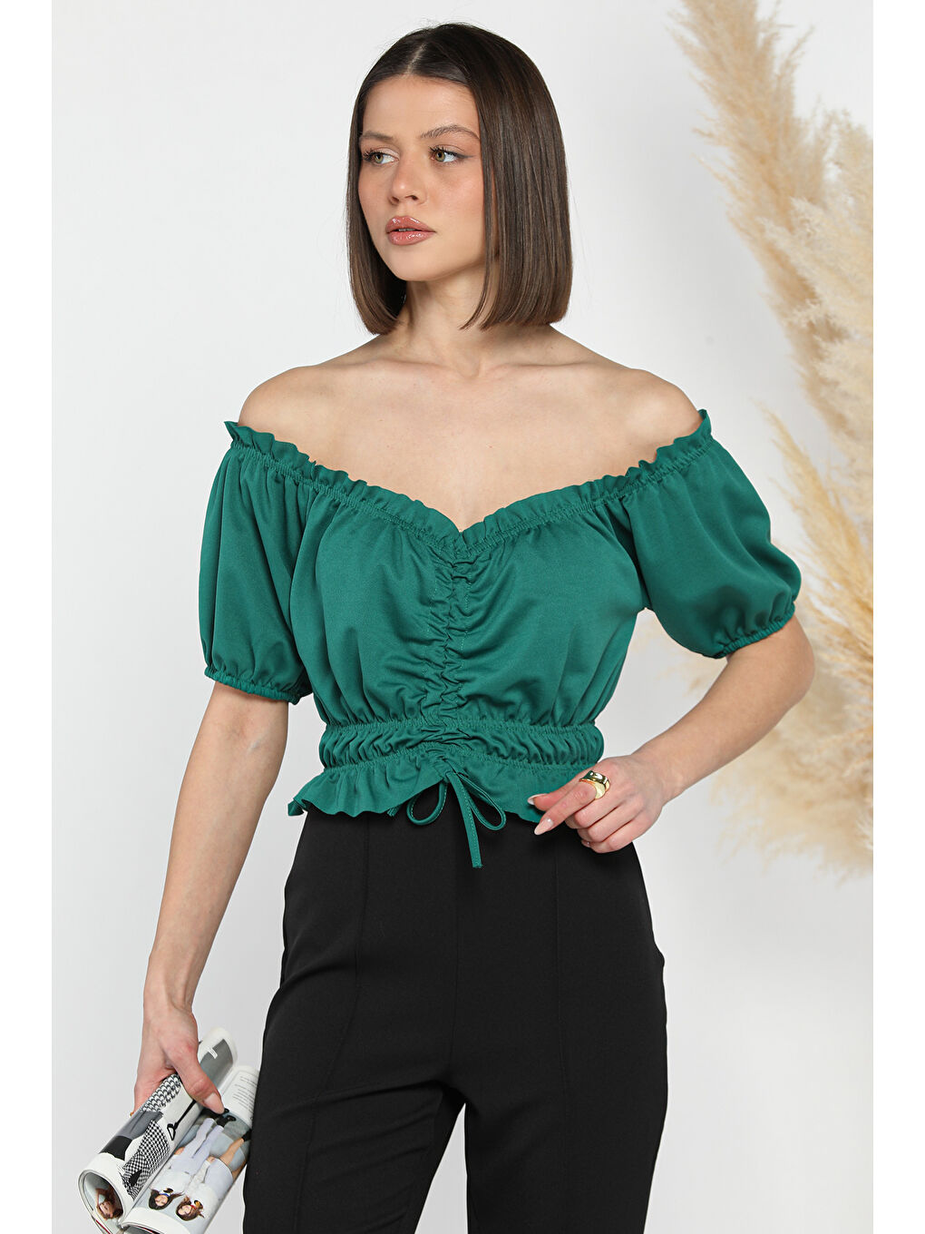 Yeşil Karpuz Kol Bel Lastikli Fırfır Detaylı Kadın Crop Bluz-1