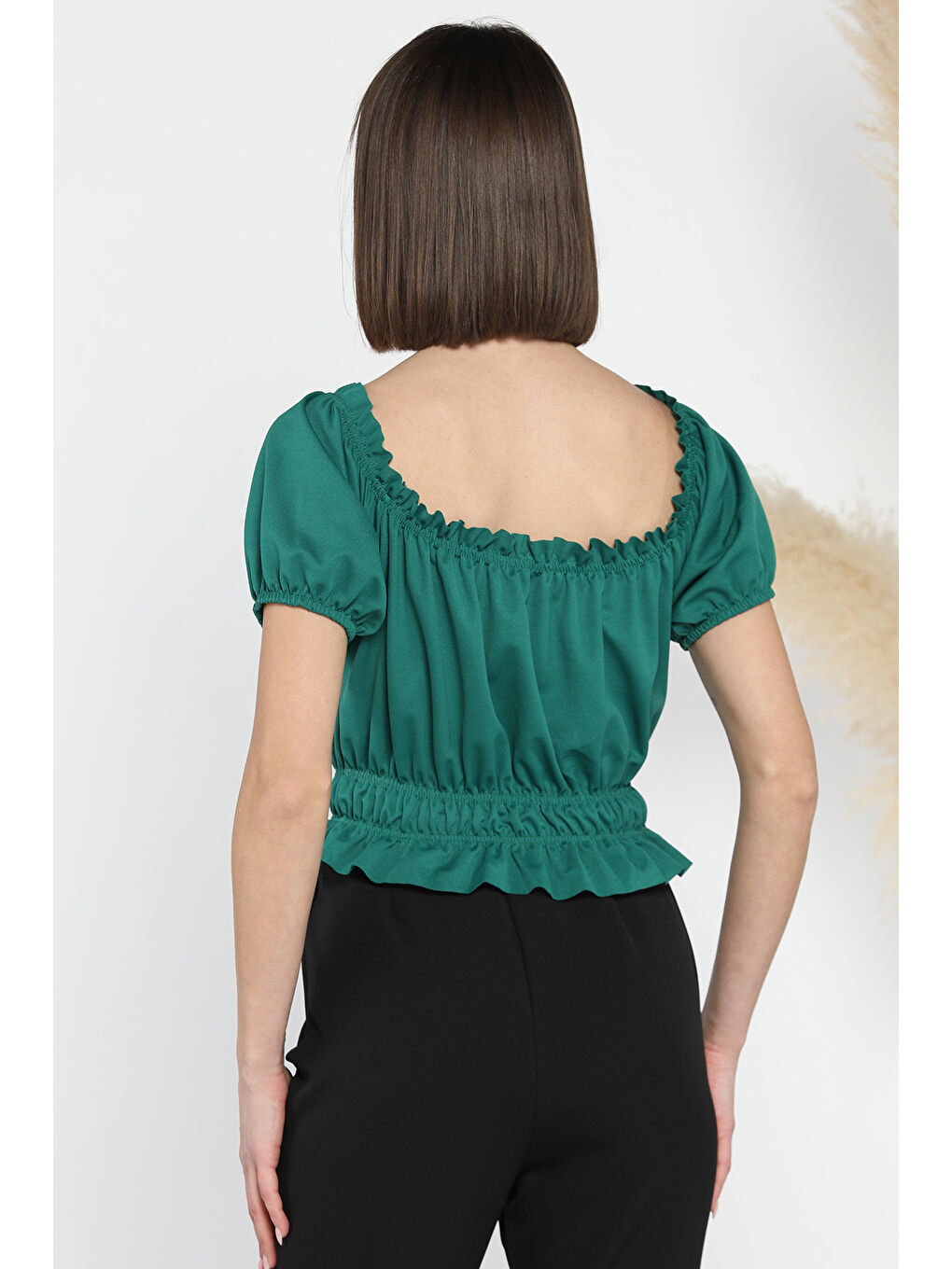 Yeşil Karpuz Kol Bel Lastikli Fırfır Detaylı Kadın Crop Bluz-3