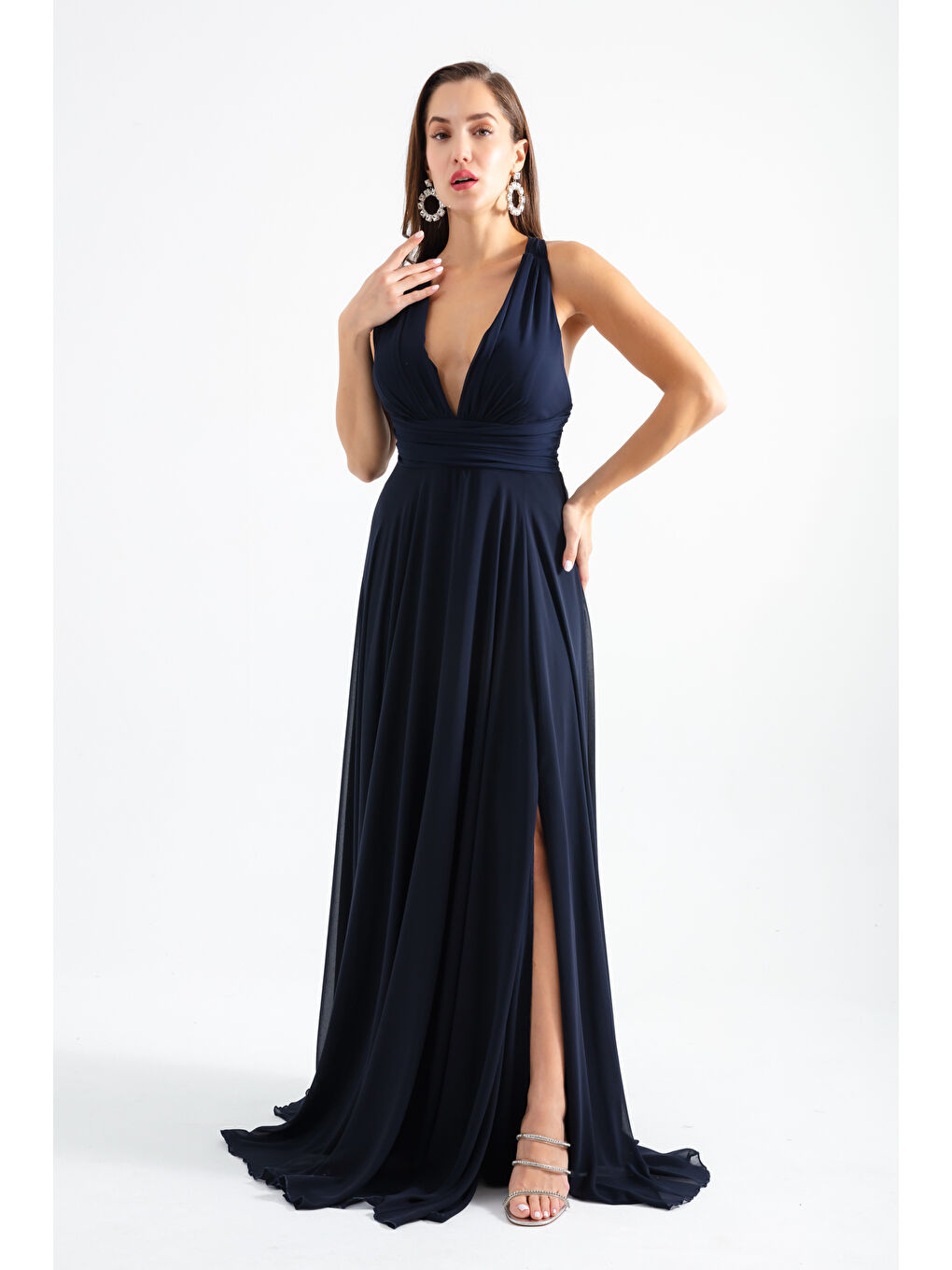 Kadın Lacivert Sırtı Çapraz Askılı Yırtmaçlı Şifon Uzun Abiye Elbise-1