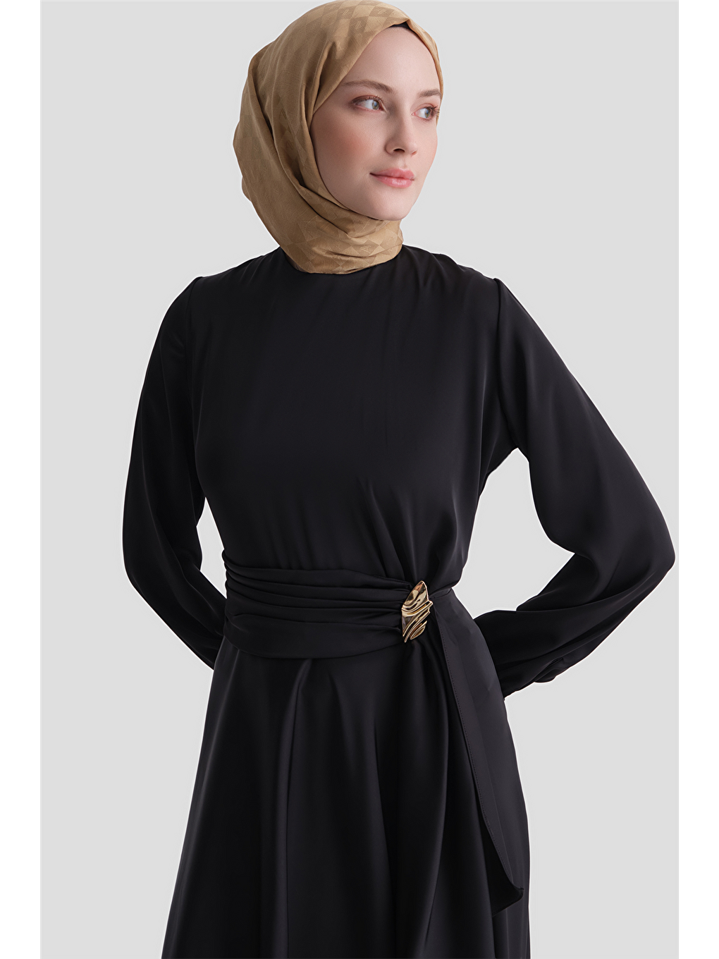 Toka Detaylı Saten Elbise Siyah-4