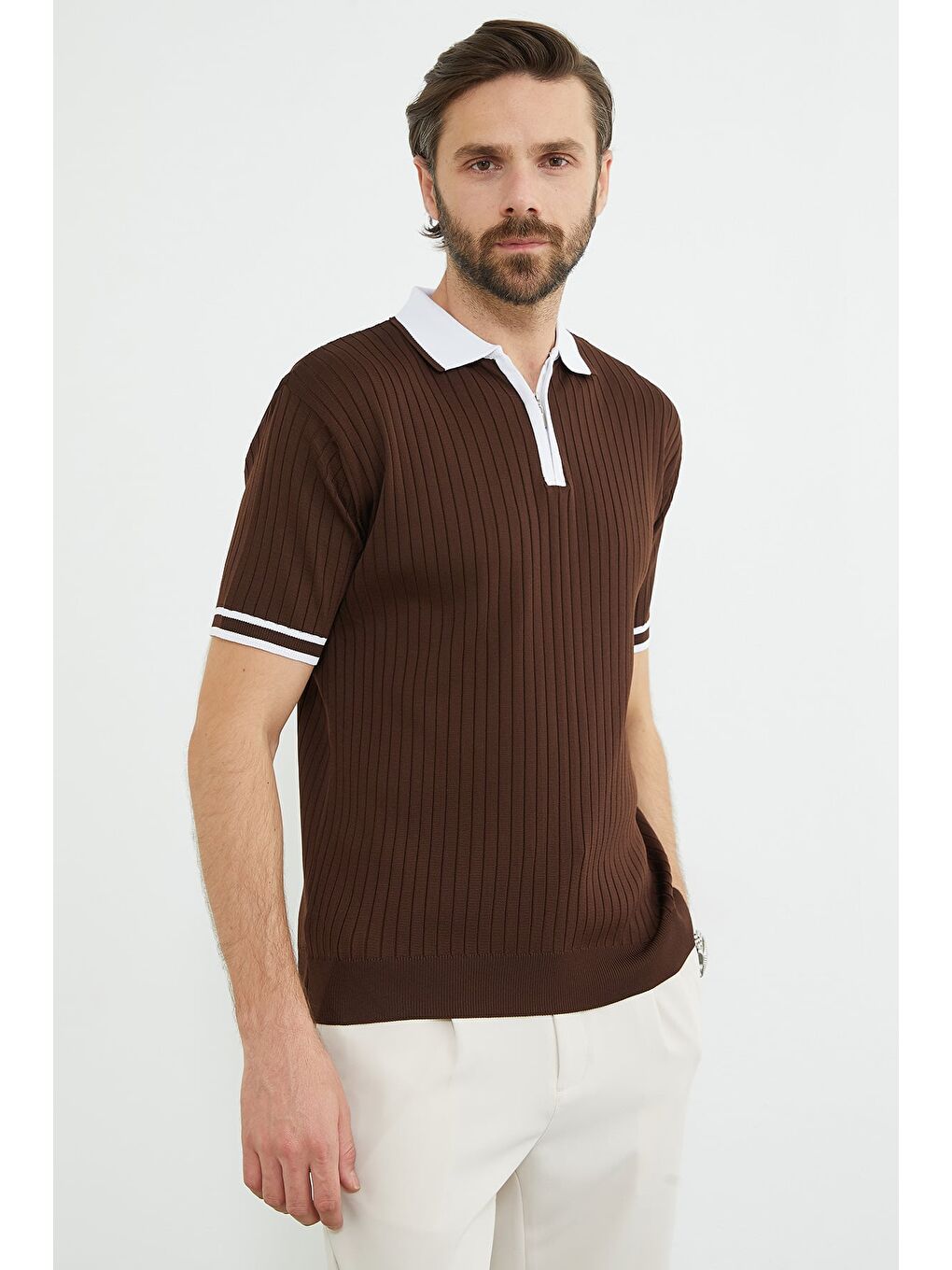 Kahverengi Yarım Fermuarlı Fitilli Triko Tişört-1