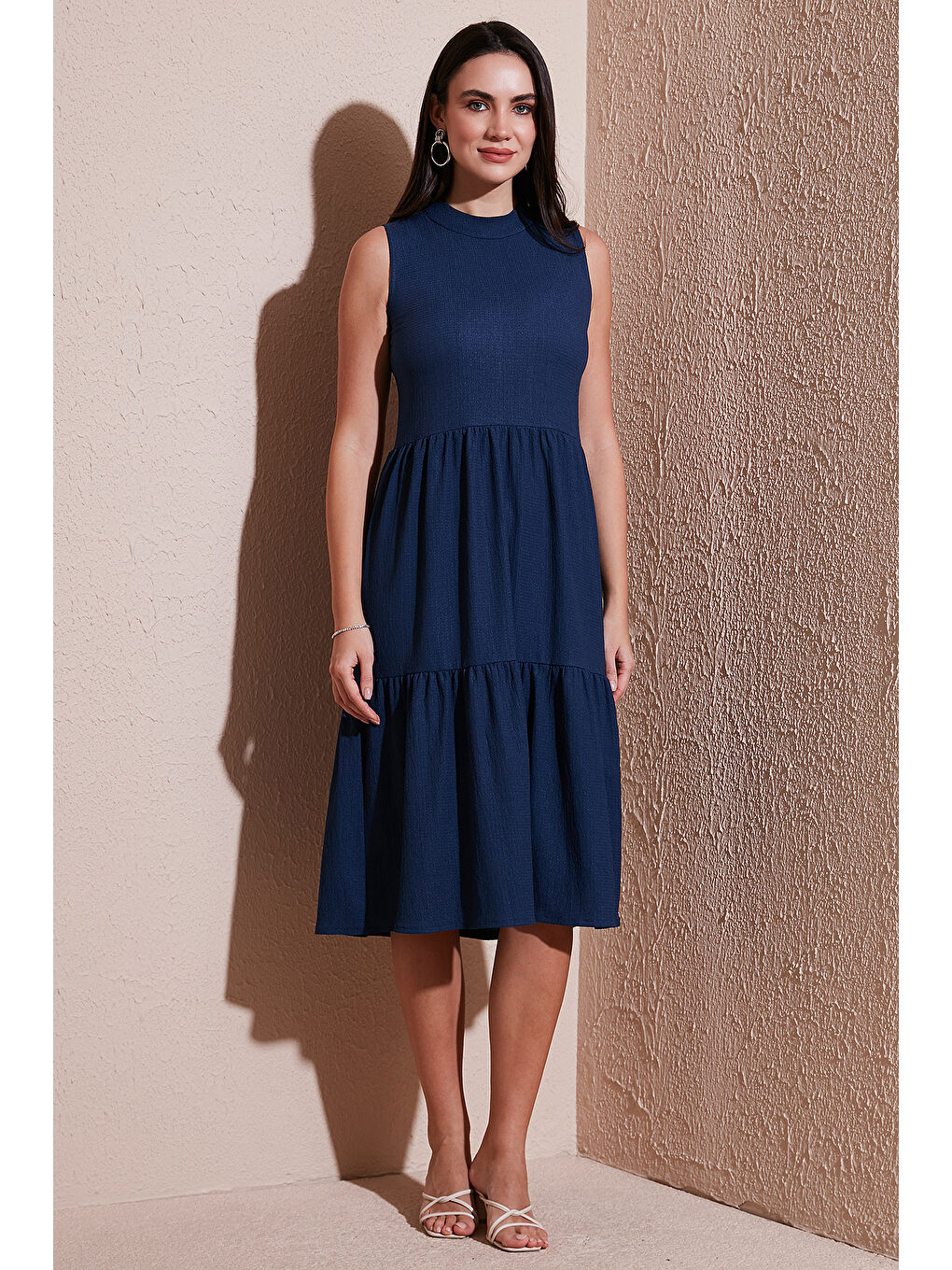 İndigo Regular Fit Kolsuz Midi Elbise 5869008-2